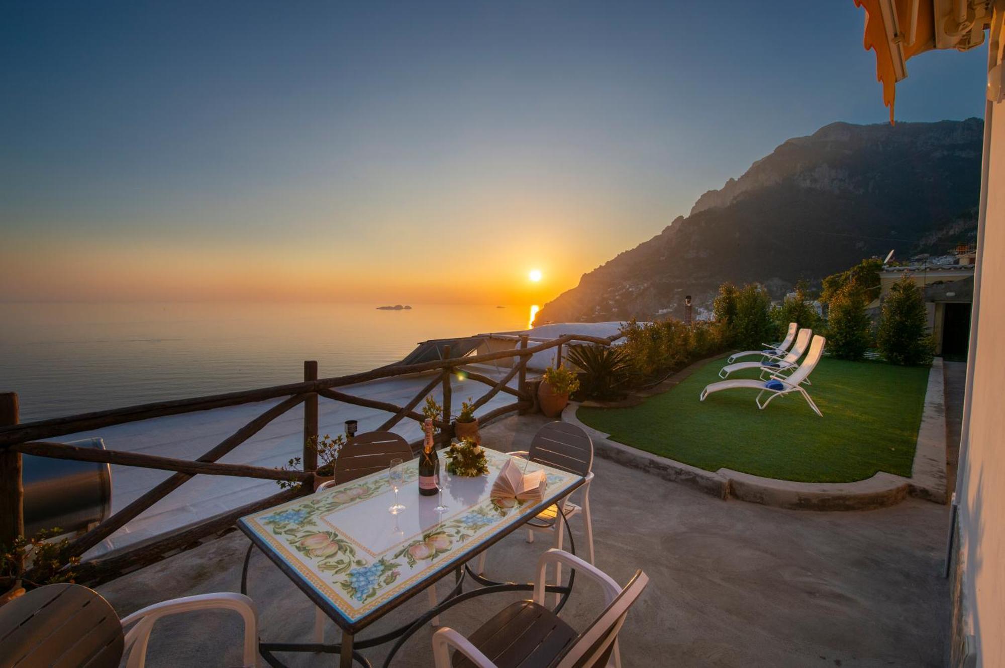 Апартаменты Aria Di Mare,Near Elevator, Few Steps, Parking, Garden Позитано Экстерьер фото