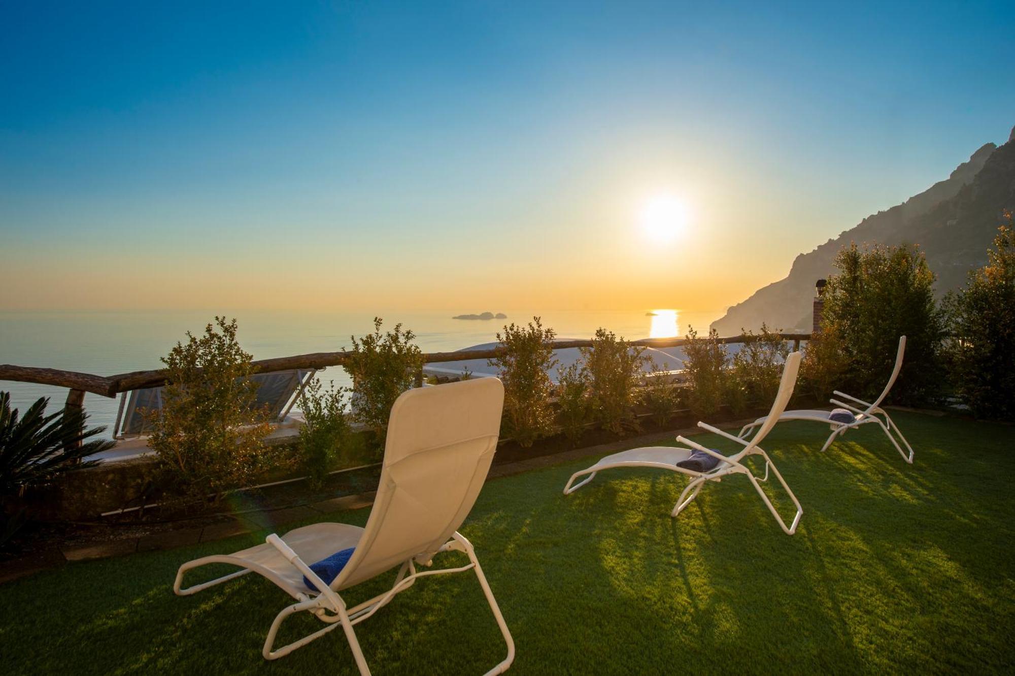 Апартаменты Aria Di Mare,Near Elevator, Few Steps, Parking, Garden Позитано Экстерьер фото
