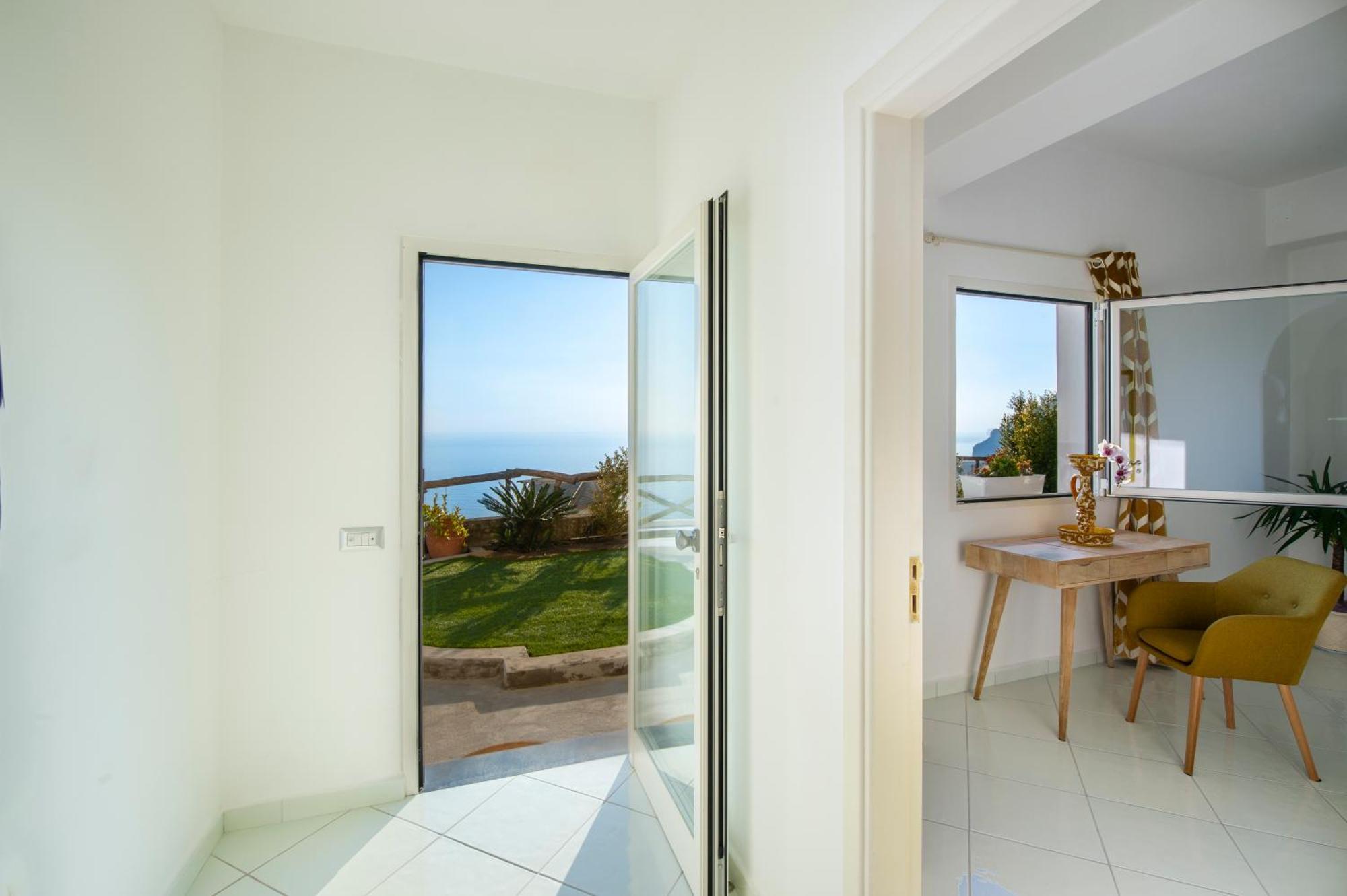 Апартаменты Aria Di Mare,Near Elevator, Few Steps, Parking, Garden Позитано Экстерьер фото